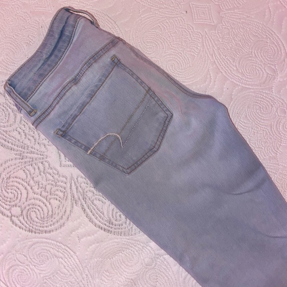 AMERICAN EAGLE LOW RISE JEGGING (LIGHT WASH)